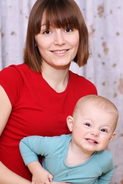 Paar Mutter und Baby — Stockfoto