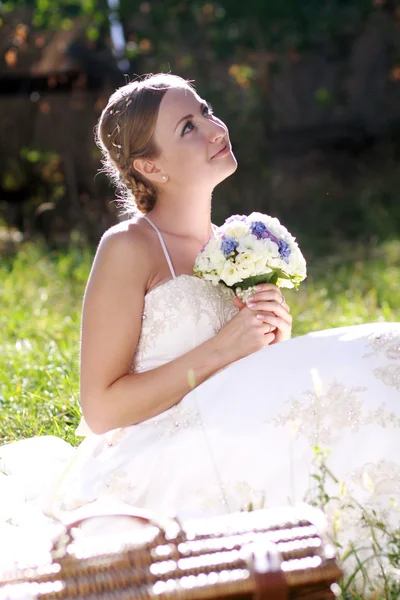 Retrato da jovem noiva bonita — Fotografia de Stock