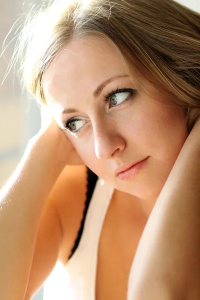 Çok seksi sarışın bir kadın portresi — Stok fotoğraf