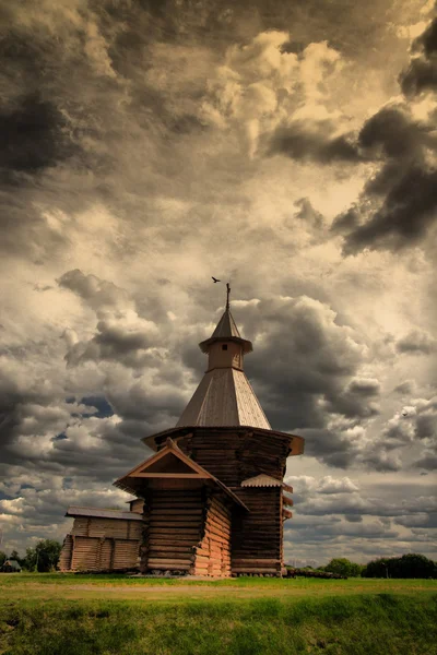 Torre de madeira — Fotografia de Stock