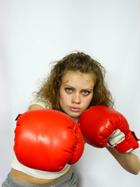 Boxeo chica sobre un fondo blanco Imagen de stock
