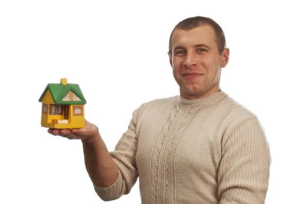Piccola casa modello su una mano maschile — Foto Stock