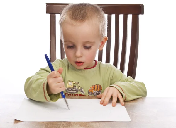 Мальчик пишет — стоковое фото
