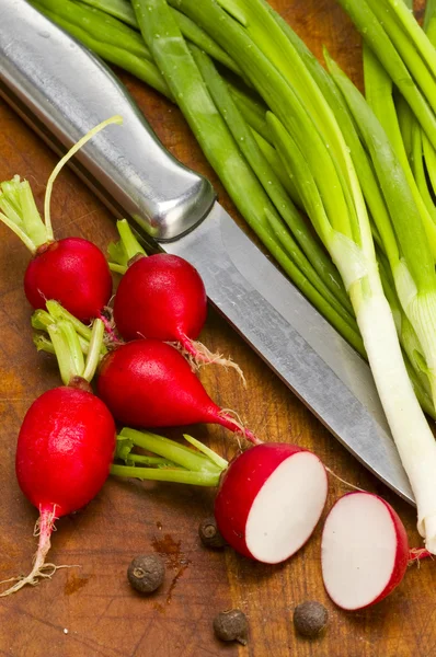 Fresh radishes and onion — Stock Photo, Image