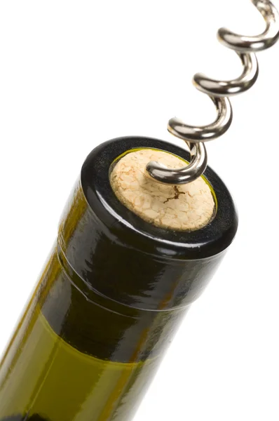 Corkscrew in fles geïsoleerd — Stockfoto