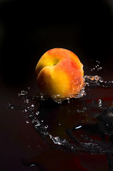 桃のしぶき — ストック写真