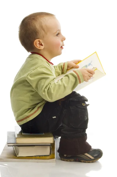 Chłopiec ze stosem ksiąg — Zdjęcie stockowe