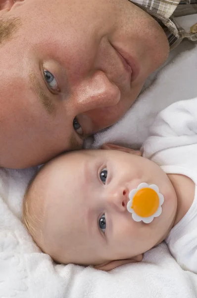 Bebé con retrato de mamá — Foto de Stock