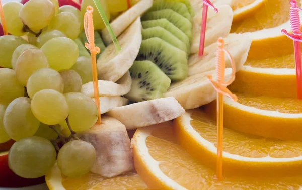 Cutting fruits — Stock Photo, Image