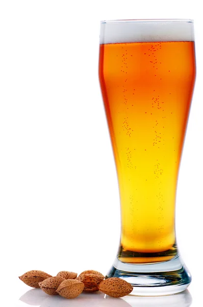Piwo i migdałów — Zdjęcie stockowe