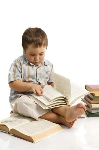 Pojke med hög med böcker — Stockfoto