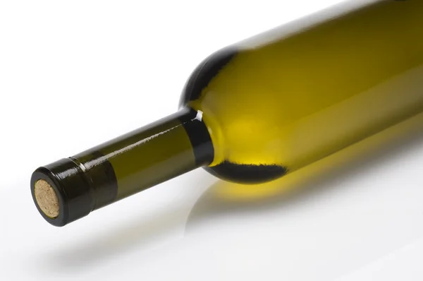 Vino butelki na białym tle — Zdjęcie stockowe
