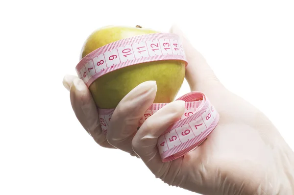 Elma ve ölçüm bandı el — Stok fotoğraf