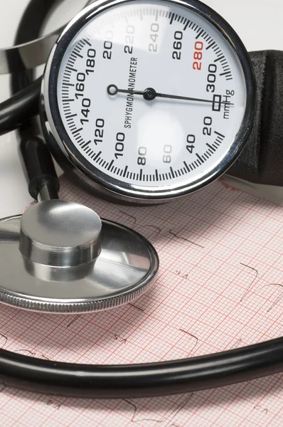 Stethoscope and cardiogram — Stock Photo, Image