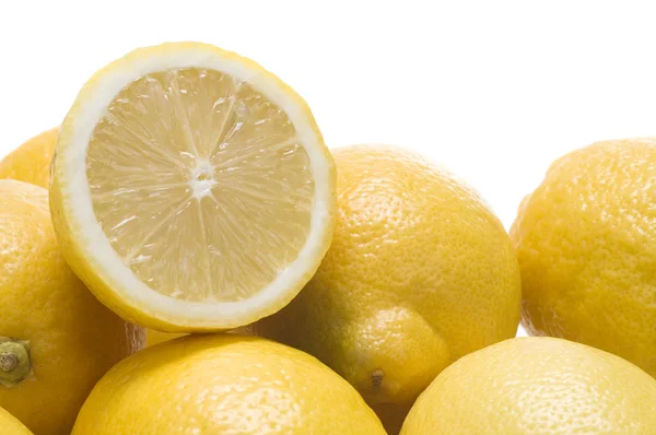 Лимоны изолированные — стоковое фото