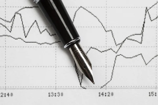 Pen and financial report — Stock Photo, Image
