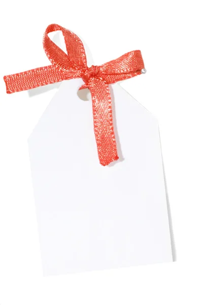 Белый подарок с красной лентой — стоковое фото
