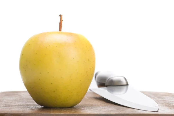 Jablko a nůž — Stock fotografie