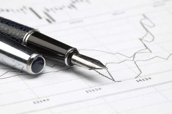 Pen and financial report — Stock Photo, Image