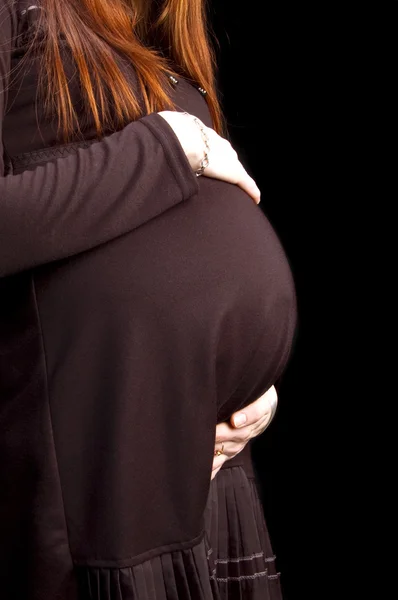 Ze is in haar negen maand van de zwangerschap — Stockfoto