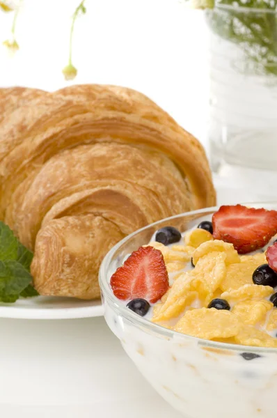 Кукурудзяні пластівці сніданок — стокове фото
