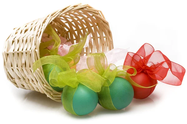 Húsvéti tojás a kosárban — Stock Fotó