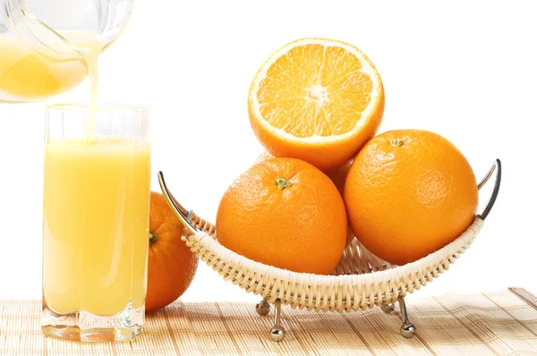 Апельсины в детской кроватке — стоковое фото