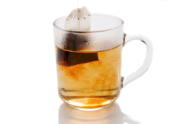 Tazza di tè su bianco — Foto Stock