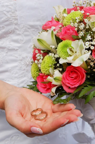 结婚戒指在手 — 图库照片