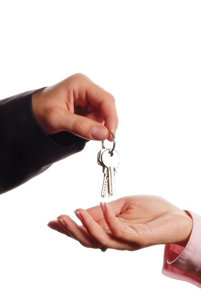 Man handing a women a set of keys — Zdjęcie stockowe