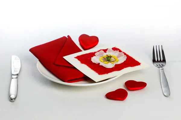 Tarjeta de San Valentín en el plato —  Fotos de Stock