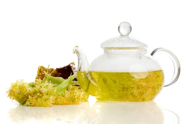 Kruidengeneeskunde, thee met linden bloem en honing — Stockfoto