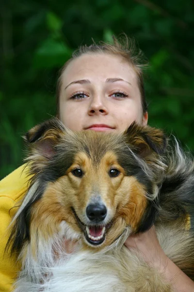 Cão e menina — Fotografia de Stock