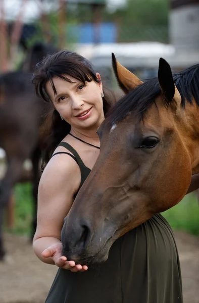 Pregnant woman with horse — Stock Photo, Image