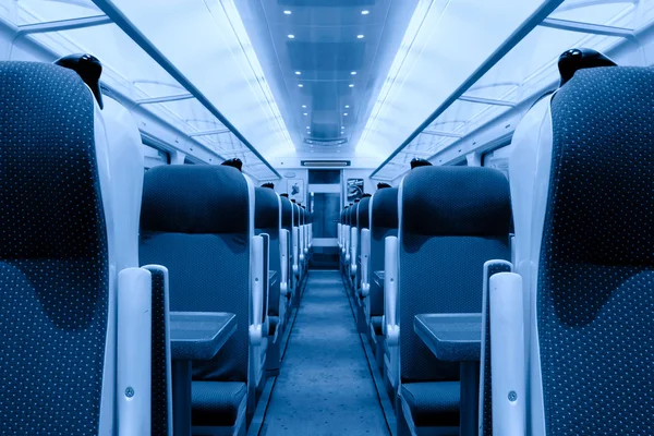 Eisenbahnwaggon-Innenraum, monochromatisch — Stockfoto