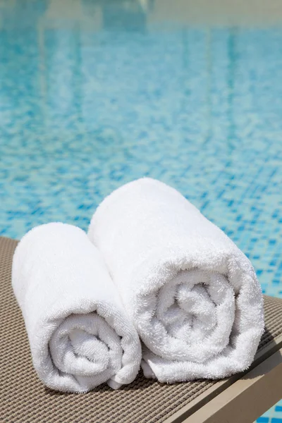 Closeup of towels at a luxury swimming pool — Stock Photo, Image