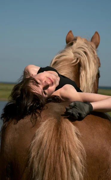 馬の上の女の子 — ストック写真
