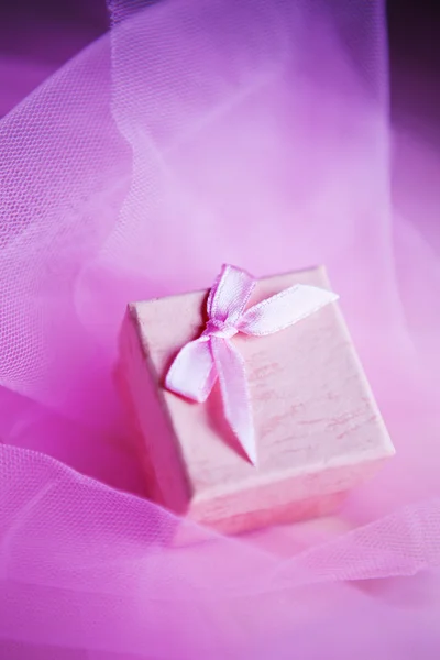 Scatola regalo rosa — Foto Stock