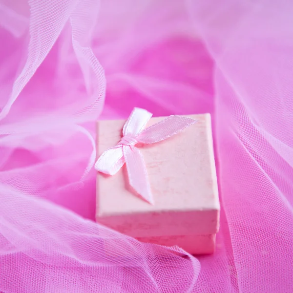 Roze kistje — Stockfoto