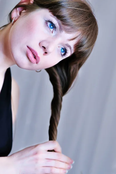Girl twisting hair — Stock Photo, Image