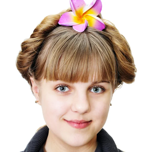 Tonåring tjej med rolig frisyr — Stockfoto