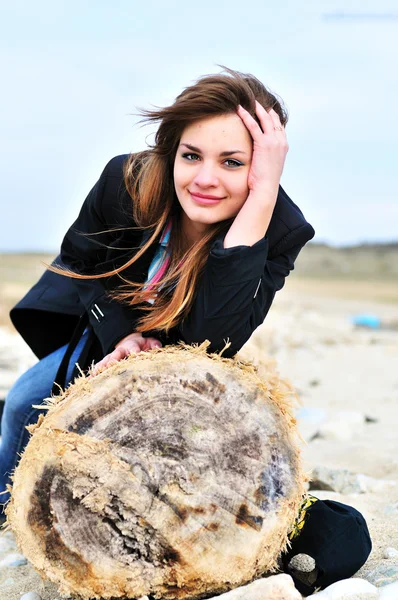 Girl sitting on the log — Stock Photo, Image