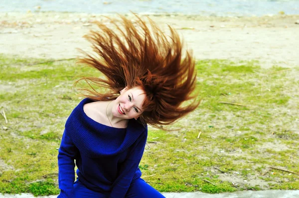 Chica con el pelo levantado —  Fotos de Stock
