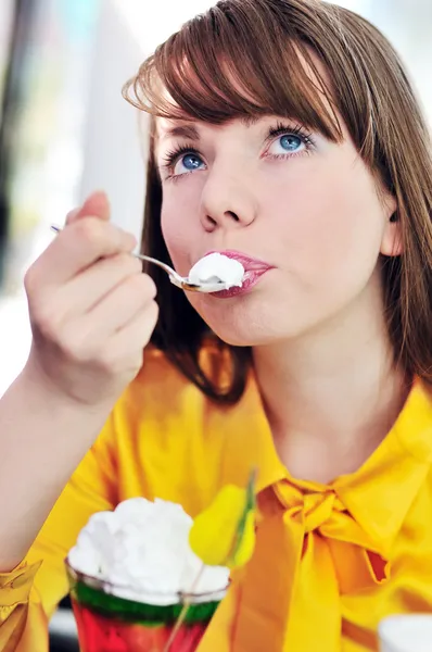 Girl eating a dessert — Stock Photo, Image