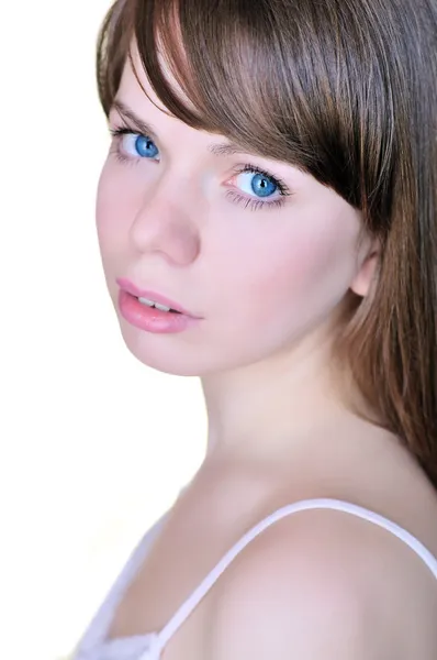 Rosto e ombros de menina de olhos azuis — Fotografia de Stock