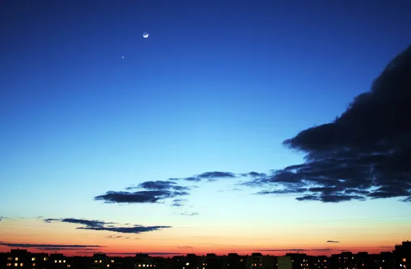 구름 이 있는 푸른 하늘 — 스톡 사진
