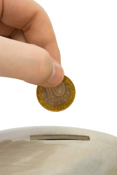 Hand belastning mynt till bank — Stockfoto