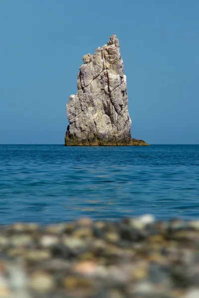 Praia, água, rocha no mar — Fotografia de Stock