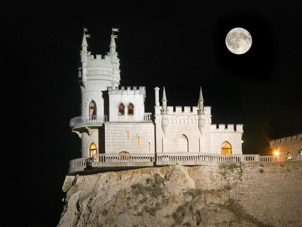 Vecchio castello e Luna — Foto Stock