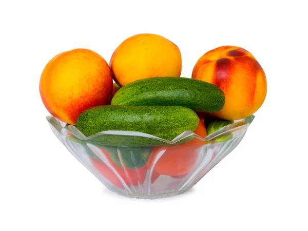 Zelenina a ovoce v míse — Stock fotografie
